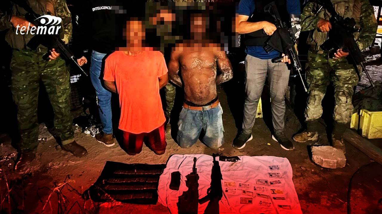 5 arrestos y armas decomisadas en Esmeraldas y Santo Domingo de los Tsáchilas