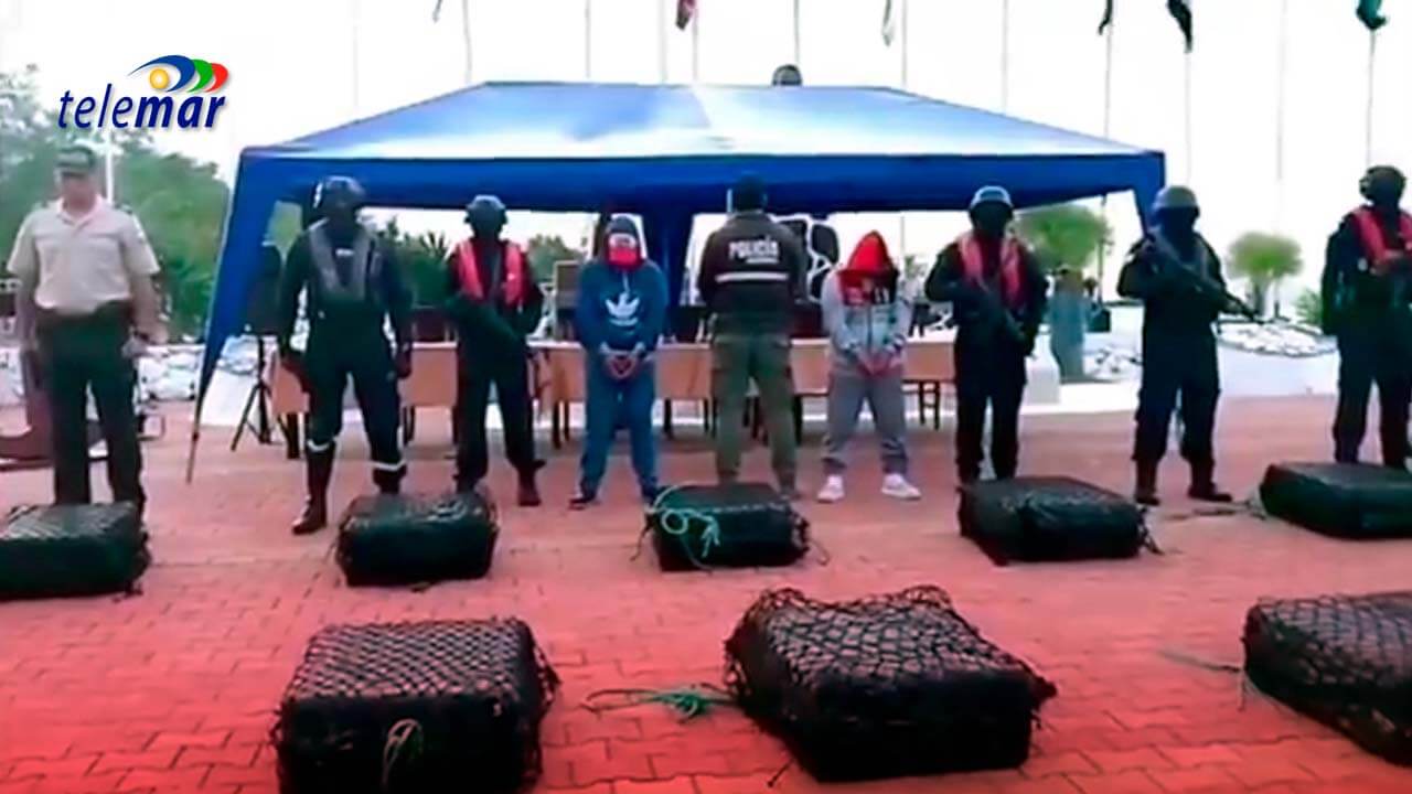 Armada del Ecuador captura embarcación con droga en Galápagos