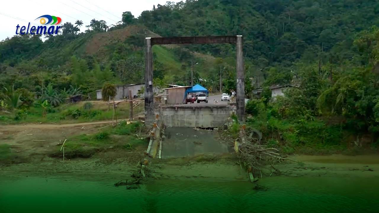 Desesperación en Muisne: Un año tras colapso de puente