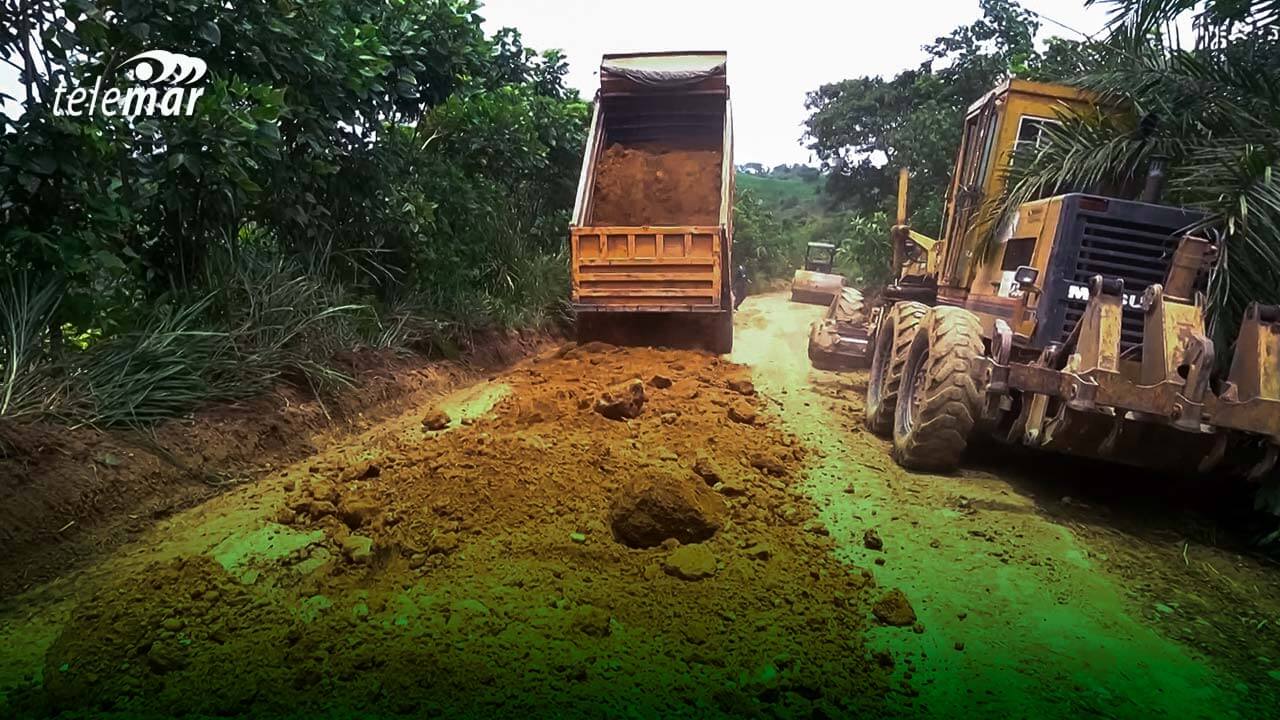 Trabajos viales en la comunidad "La Mina" impulsan el desarrollo rural