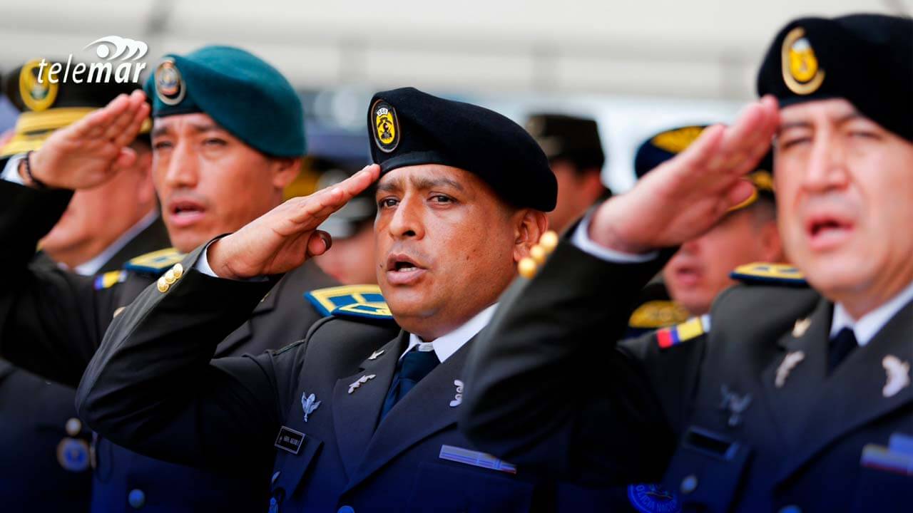 Reconocimiento al Valor: Presidente Condecora a Policías