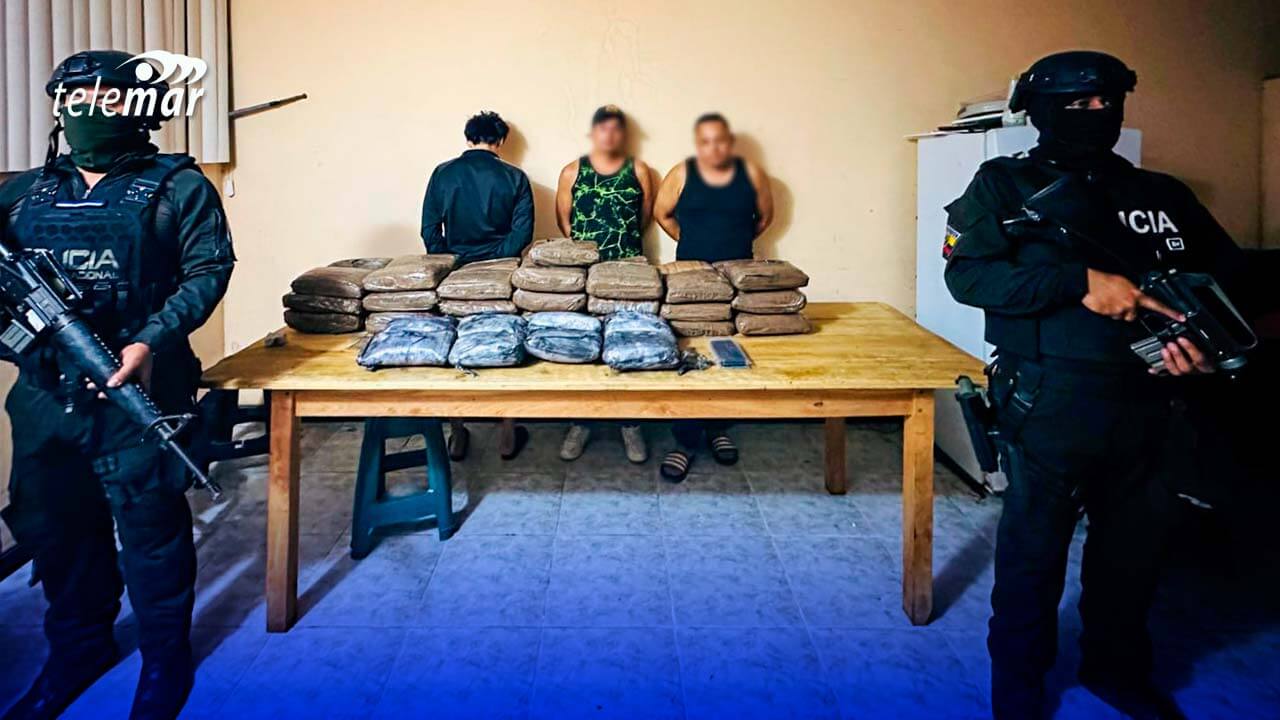 Policía incauta más de 48 kilos de marihuana y detiene a tres implicados en Quinindé