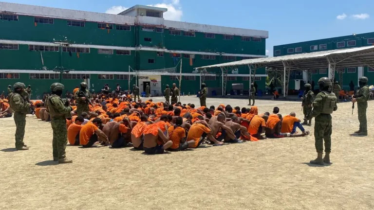 39 PPL enfrentan proceso por asesinato tras violento episodio en CPL de Esmeraldas