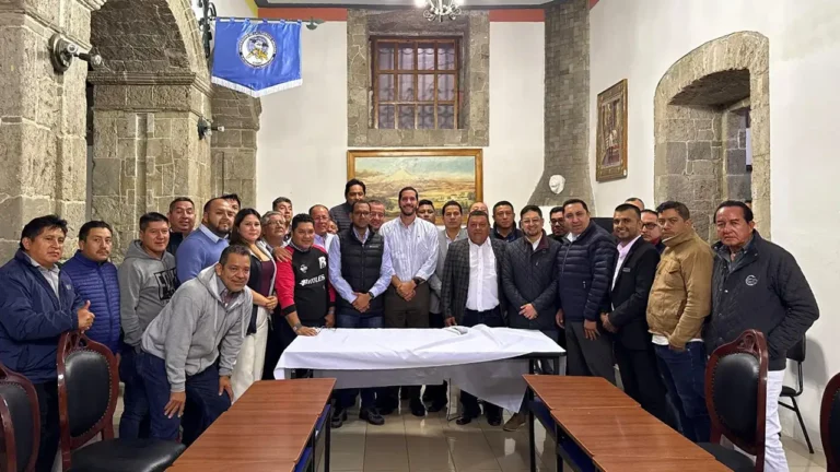 Avanza el diálogo en el Gobierno y transportistas en Latacunga Avanza el diálogo en el Gobierno y transportistas en Latacunga