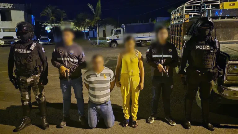 Capturan a dos personas con 116 kg de cocaína en Quinindé