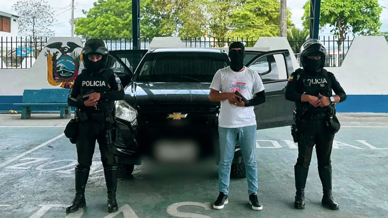 Policía recupera vehículo robado en operativo de seguridad