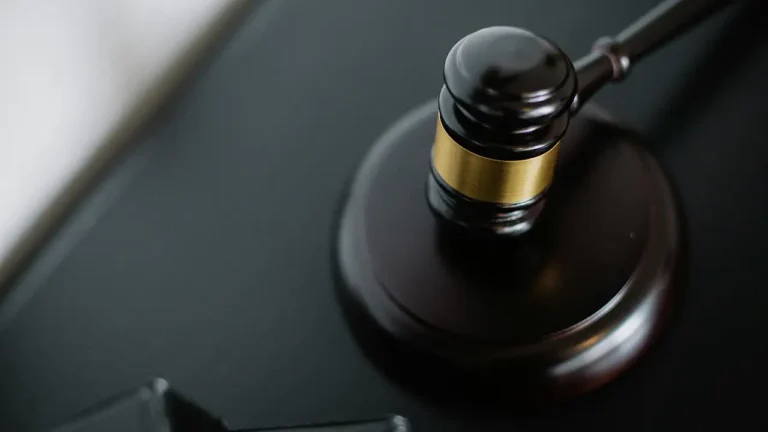 Adolescente sentenciado a siete años por extorsión en Esmeraldas