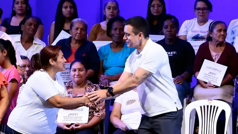 Gobierno lanza programa de incentivos "Firmes con Noboa" que supera los USD. 50 millones