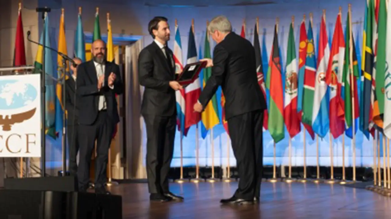 Niels Olsen recibe premio Teddy Roosevelt por Conservación Ambiental