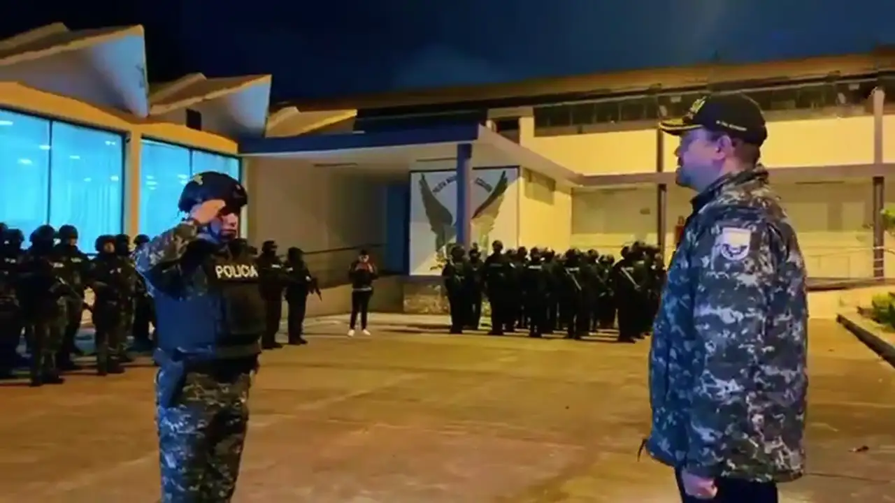 Operativos simultáneos en Quito y Guayaquil contra estructura criminal de "Los Lobos"