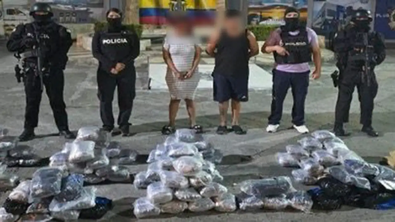 Pareja de presuntos extorsionadores detenidos en Guayaquil