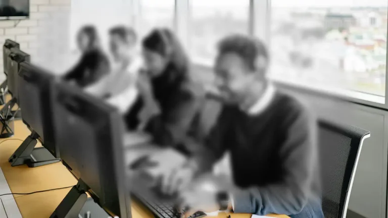 Treinta y un sentenciados por extorsión desde un call center en Quito