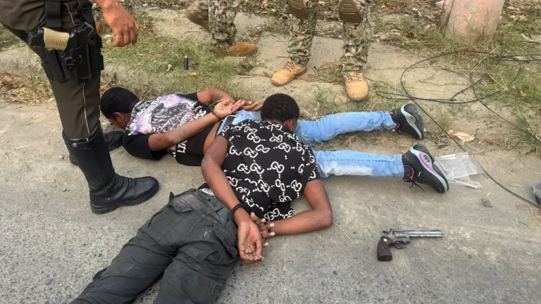 Dos Aprehendidos tras realizar disparos a tienda de abastos en Santas Vainas, Esmeraldas