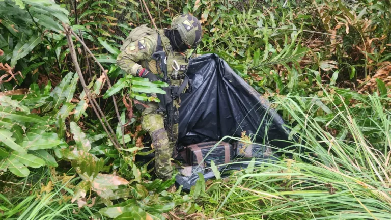 Ejercito localizó 30 sacos de yute con SCSF en camaronera de Muisne