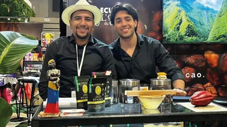 Esmeraldas brilla en la Feria Internacional Salón del Chocolate en París