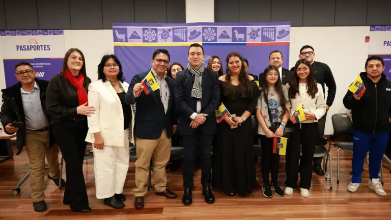 Noboa se reunió con migrantes ecuatorianos residentes en Queens, EE.UU.