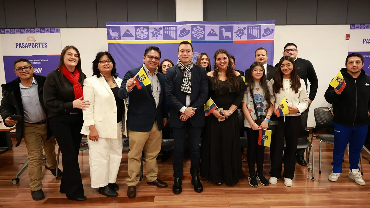 Noboa se reunió con migrantes ecuatorianos residentes en Queens, EE.UU.