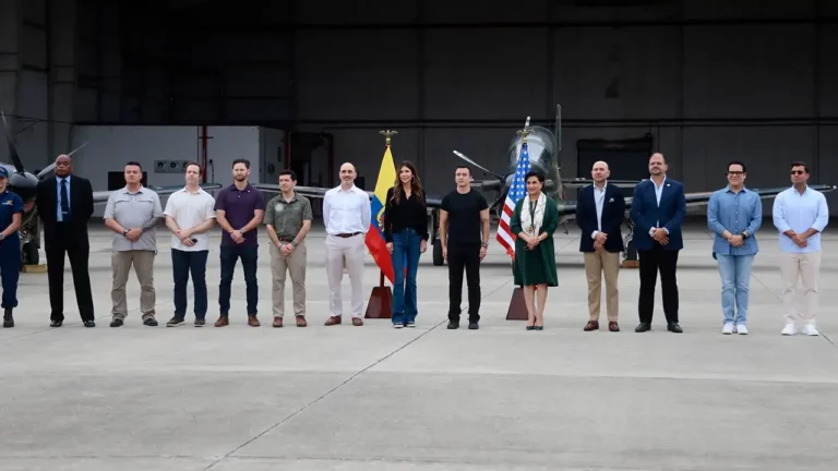 Noboa y Noem recorren infraestructura para potencial base de Homeland Security en Manta