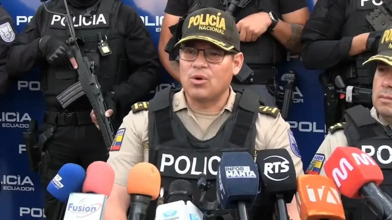 Crnl. Wladimir Acurio en reuda de prensa sobre la Operación "Embestida 51"