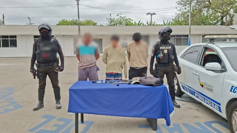 Tres capturados en flagrancia por robo armado en Portoviejo