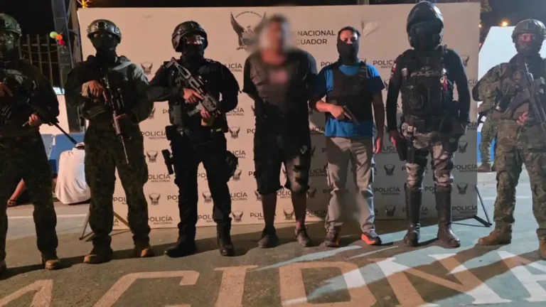 Cuatro aprehendidos por porte de armas y extorsión en Esmeraldas