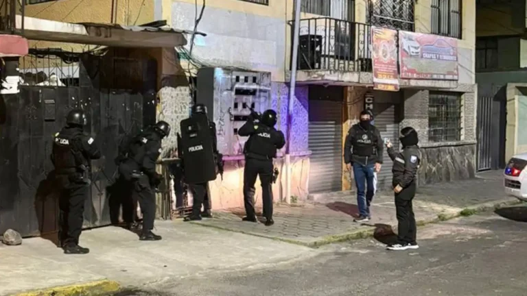 Seis detenidos por producción y distribución de licor adulterado en Quito