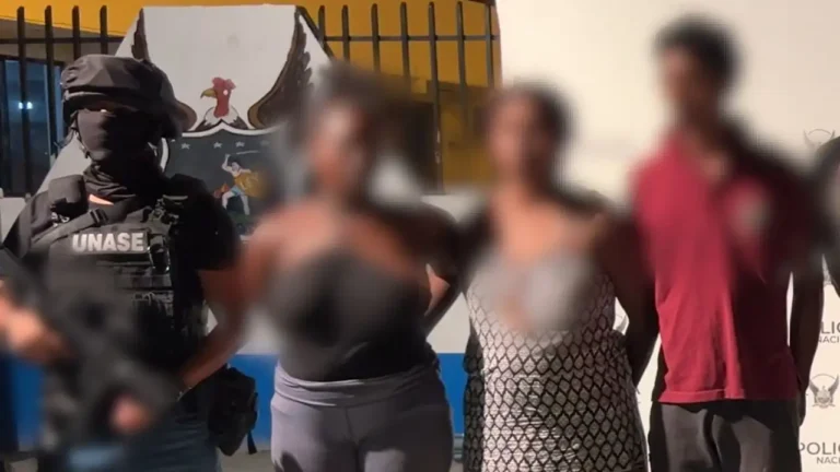 Tres detenidos en flagrancia por delito de extorsión en Esmeraldas