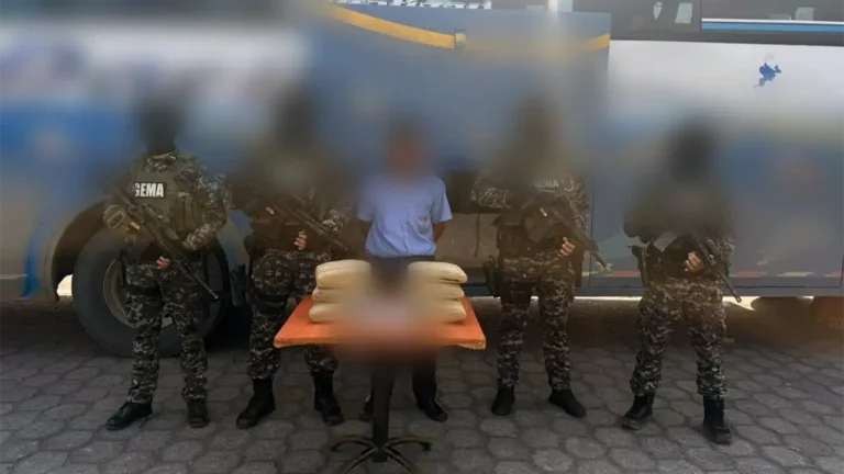 Un aprehendido y SCSF decomisadas en operativo antinarcóticos en Esmeraldas