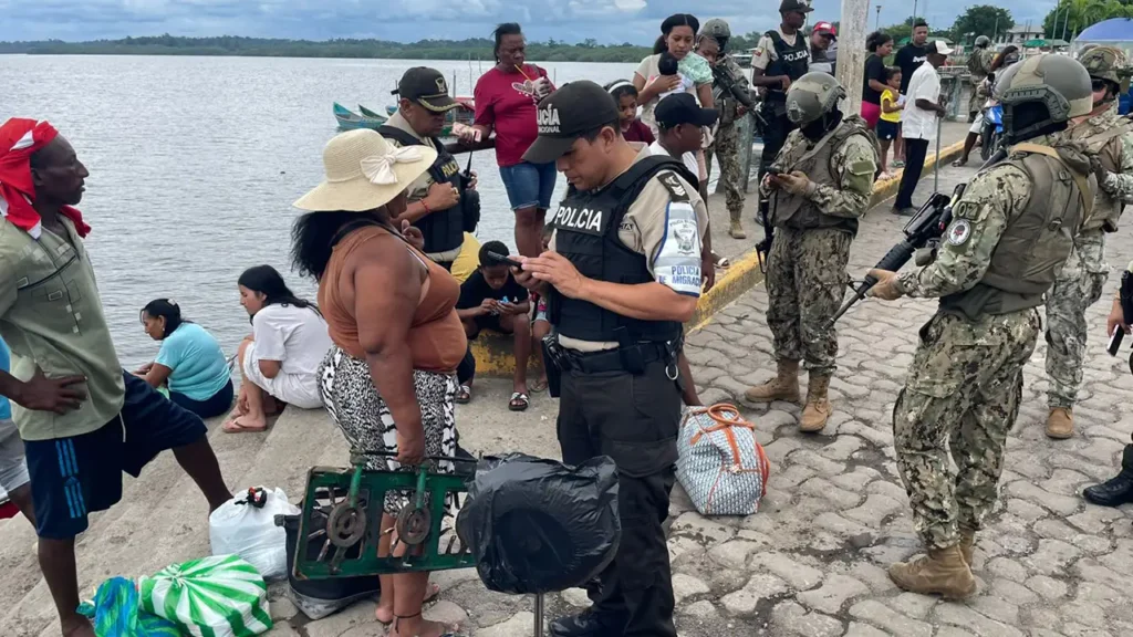 Policía Nacional movilizó a todo su contingente humano y logístico para ejecutar operativos de seguridad en puntos estratégicos deEsmeraldas