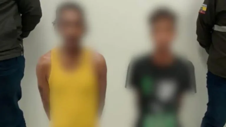 Dos aprehendidos en flagrancia por robo y extorsión en Santas Vainas, Esmeraldas