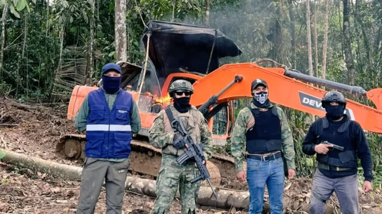Operaciones militares contra minería ilegal en Eloy Alfaro