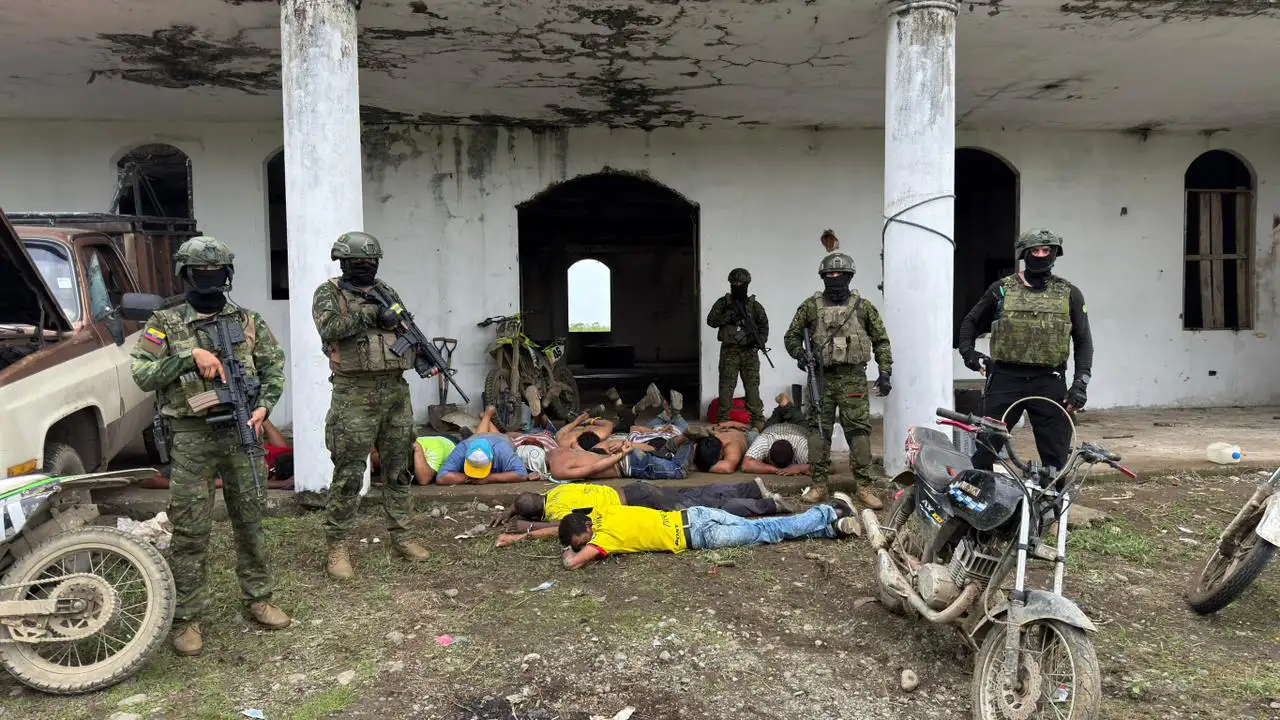 Quince miembros del GDO "Las Águilas" aprehendidos en El Triunfo, Guayas