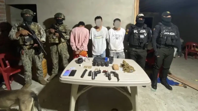 Tres detenidos por porte ilegal de armas de fuego en Manabí