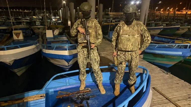 Armada desarticula red de extorsión a pescadores en Manta