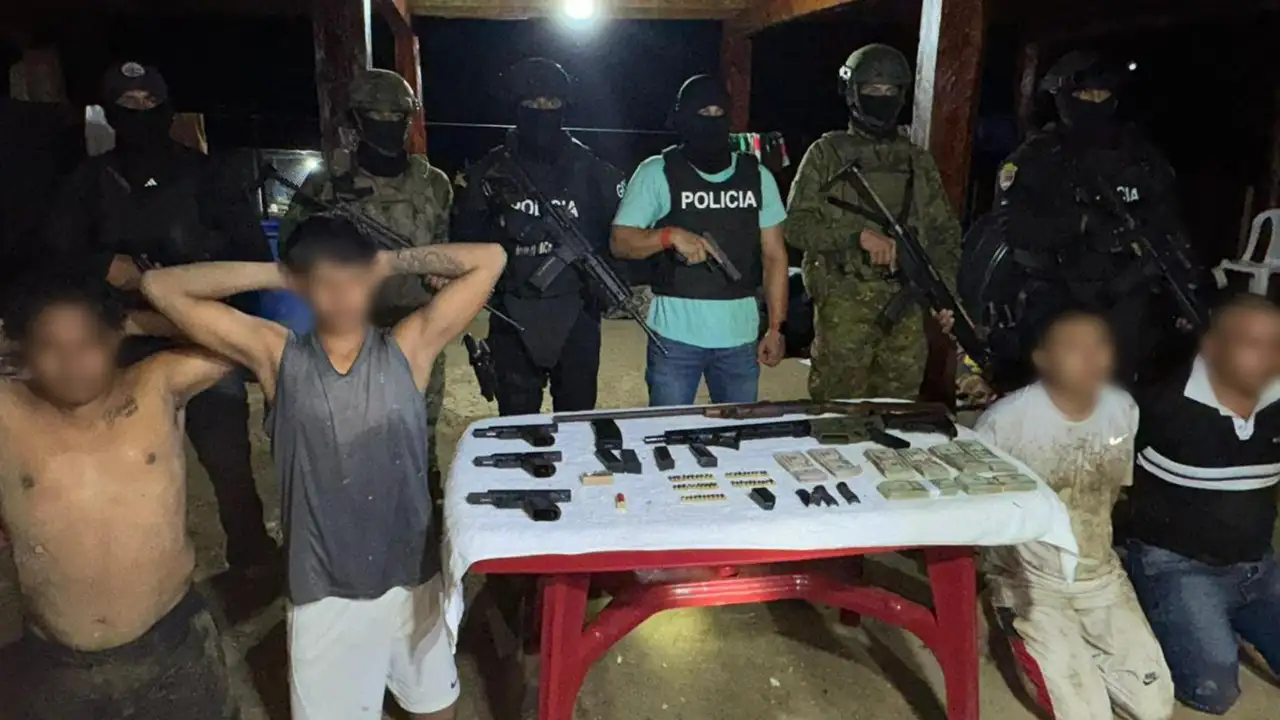Cuatro detenidos, armas y dinero incautado en Operación Ataque en Chone