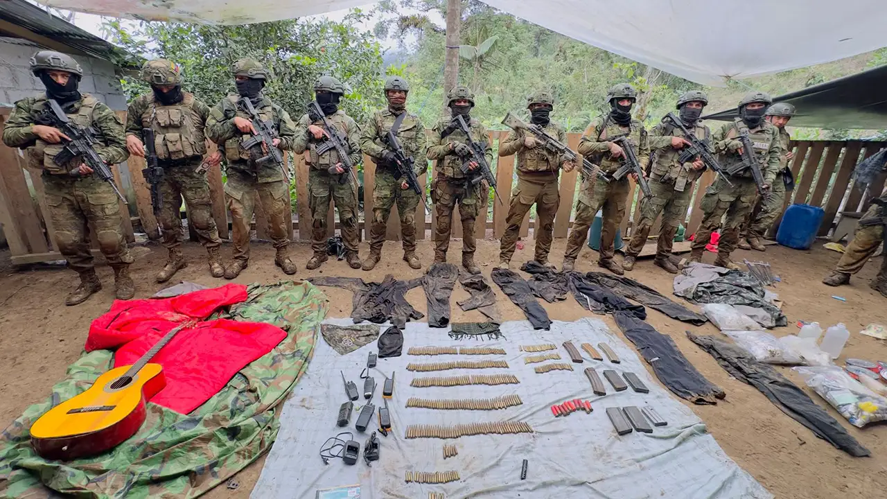 Ejército destruye base logística del Frente Oliver Sinisterra en Carchi
