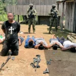 FF.AA. capturó a alias "Camilo" presunto líder del Frente Oliver Simisterra en Eloy Alfaro