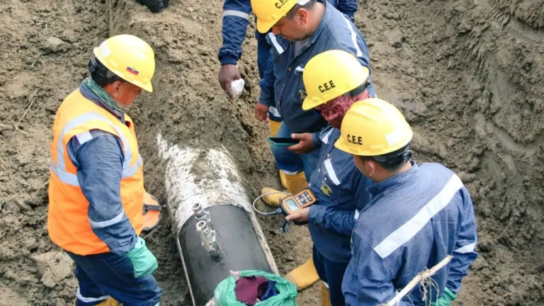 FF.AA. localiza perforaciones clandestinas al poliducto en Viche