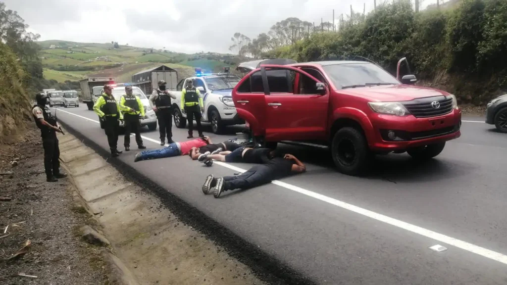 Operativo frena secuestro y captura a diez sujetos en Chimborazo