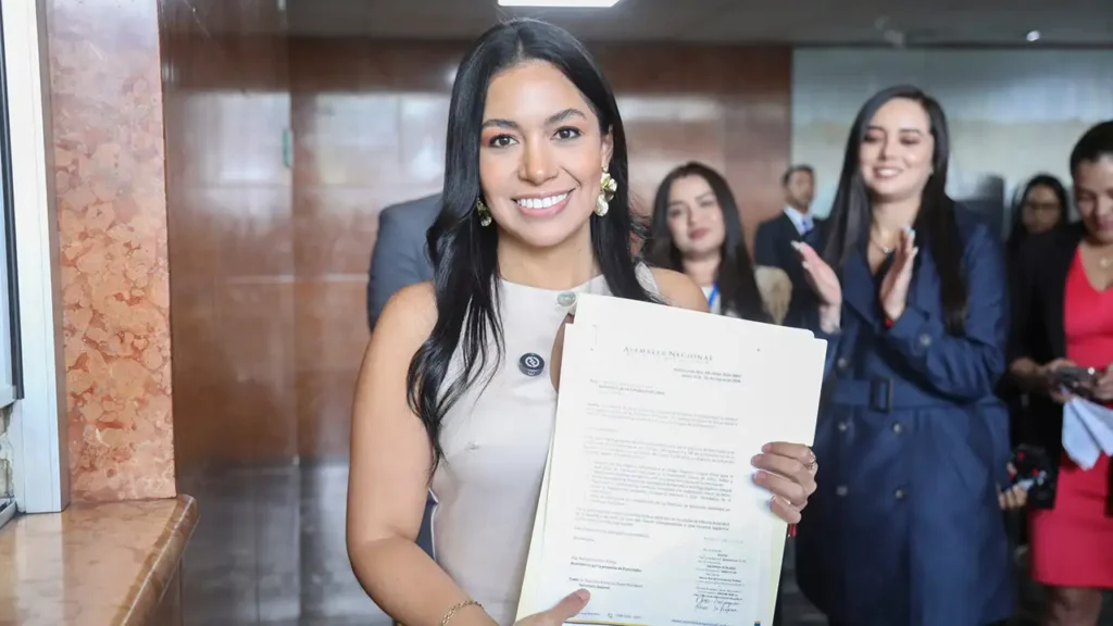 Asambleísta Dueñas busca reformar el COIP para sancionar delitos digitales contra menores