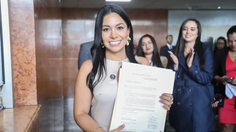 Asambleísta Dueñas busca reformar el COIP para sancionar delitos digitales contra menores