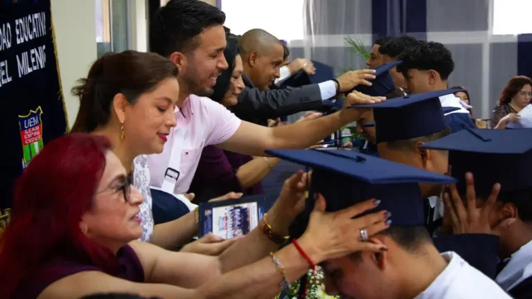 Becas de inglés "Because He Is Nice 2026": Amplían plazo de postulación