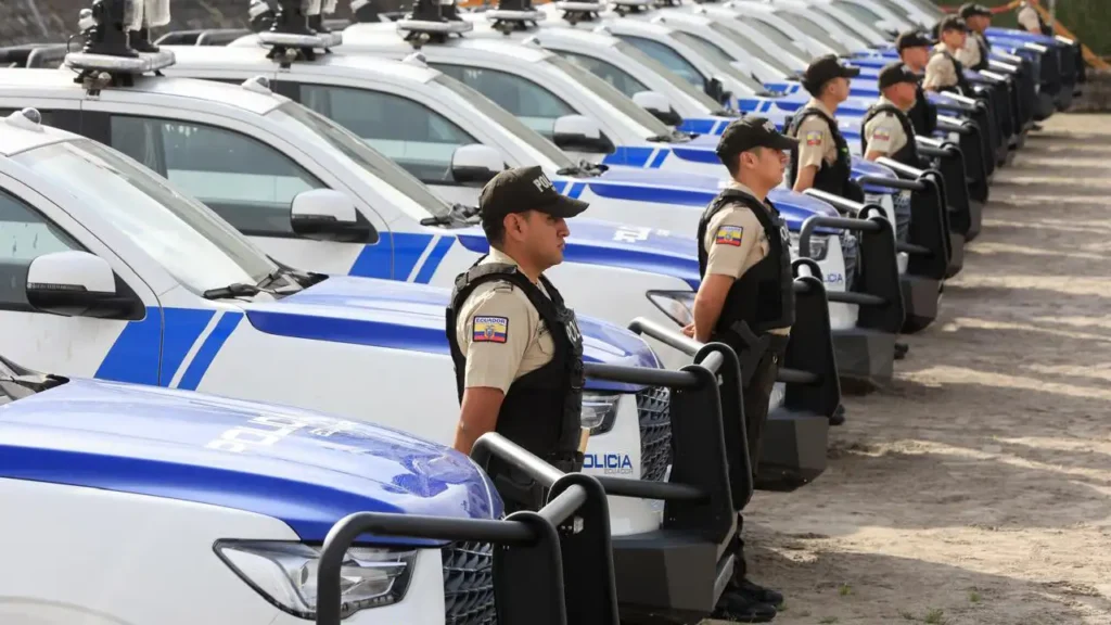 Daniel Noboa entrega 190 vehículos y 10.000 equipos a la Policía Nacional