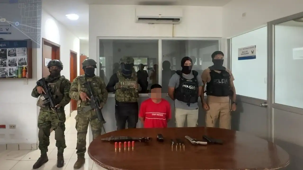 Ejército captura a alias “La A”, presunto miembro de "Los Águilas" en Naranjito