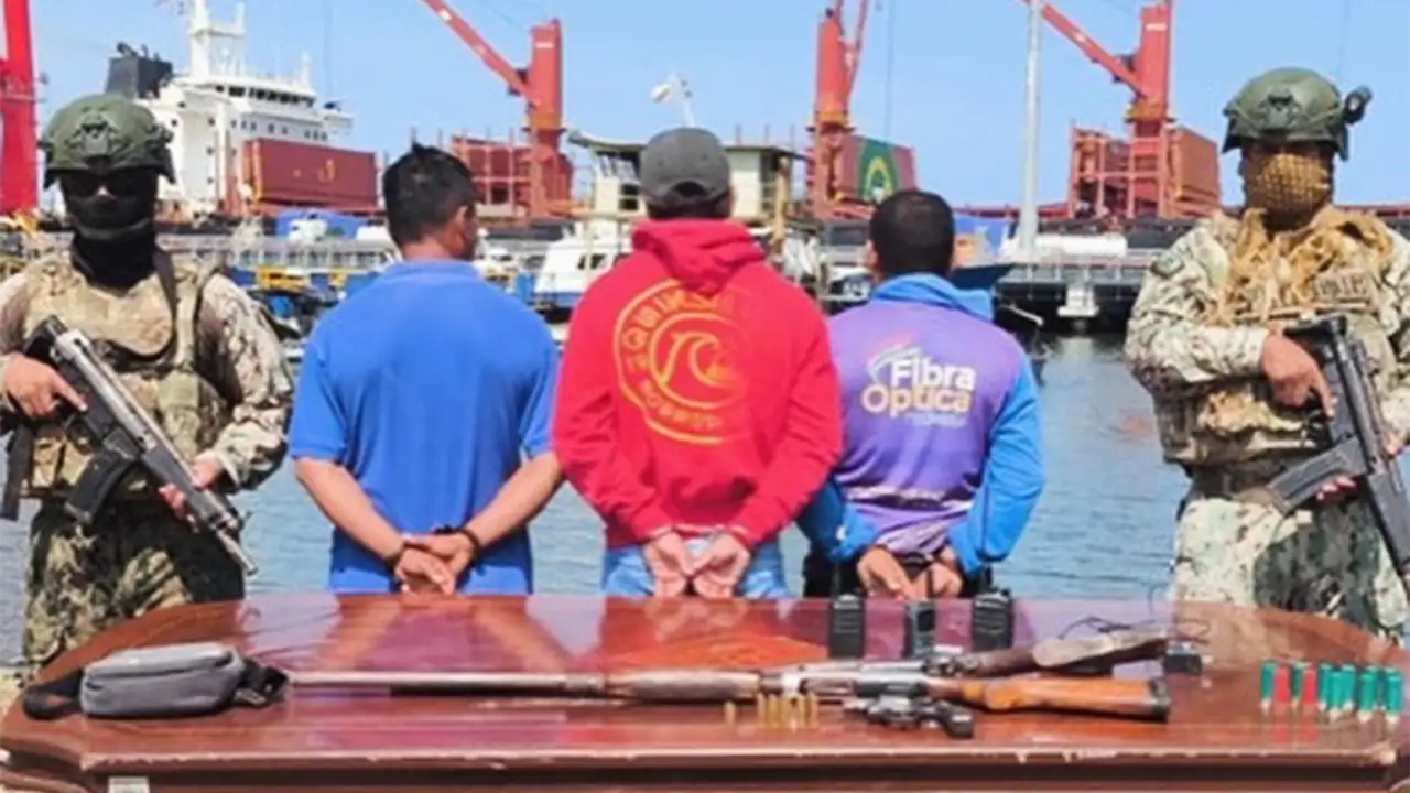 FF. AA. capturan a tres peligrosos delincuentes en camaronera de Jambelí