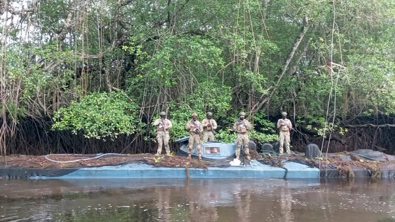 FF.AA. localizan narco-sumergible y campamento clandestino en la frontera norte