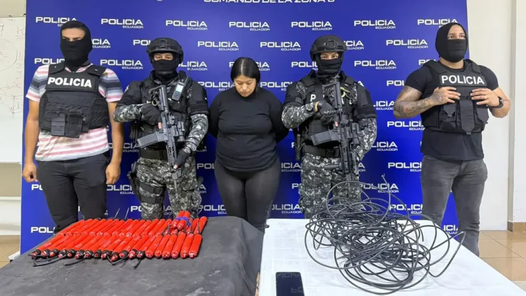Frustran atentado, mujer es detenida con explosivos en Guayaquil