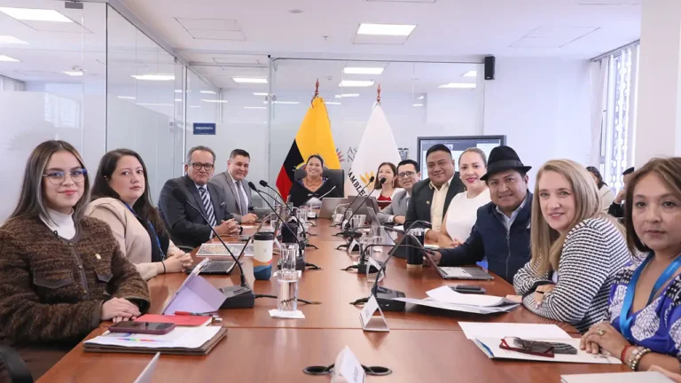 Rector en la mira: Inasistencias dificultan fiscalización a la UTE Luis Vargas Torres