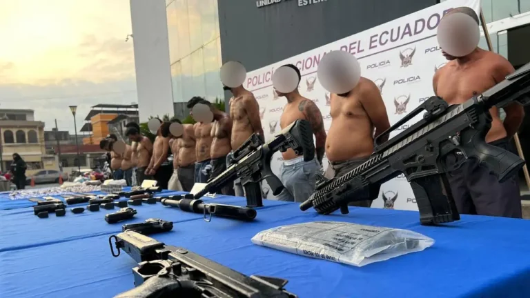 20 aprehendidos y 31 vehículos recuperados durante operativo en la Zona 8