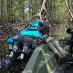 Armada recupera tres embarcaciones y nueve motores en Eloy Alfaro y San Lorenzo